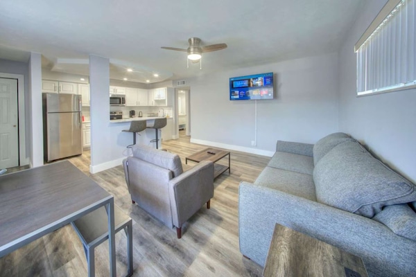 Livingroom with spacious sofa