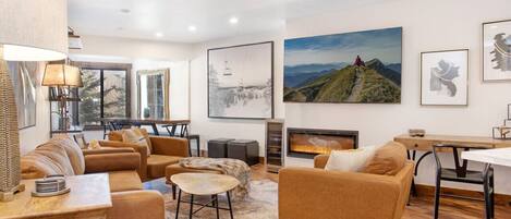 Smart TV, fireplace