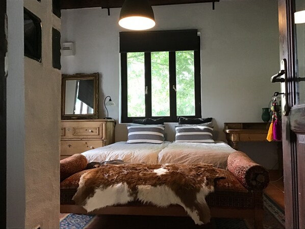 1 bedroom, in-room safe, WiFi, bed sheets