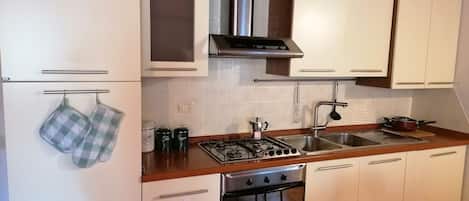 Refrigerador, horno, placa de cocina, lavavajillas