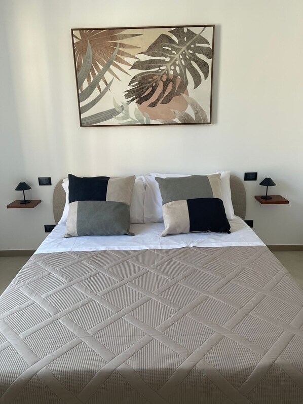 4 bedrooms, WiFi, bed sheets