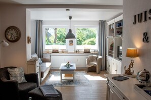 TV connectée, lecteur de DVD, livres