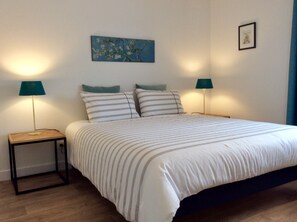 2 chambres, fer et planche à repasser, lit parapluie, Wi-Fi gratuit