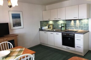 Køleskab, mikrobølgeovn, ovn, kogeplade