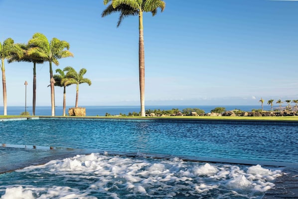 A heated pool - Amaui Villas 11 Three Bedroom (Kamuela)