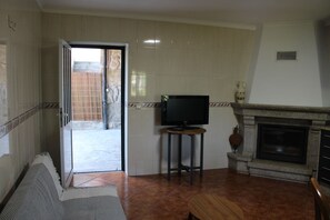 Fireplace - Maison Lagarta As Casinhas de Santo Ovidío (Fafe)