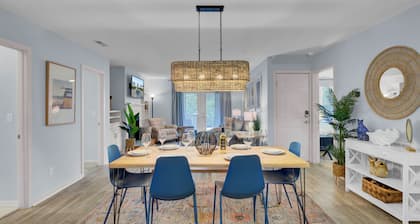 Ion by AvantStay | Walk to Beach, Dining, Shopping | Central Location | Deck