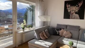 Fernseher, Kamin, DVD-Player