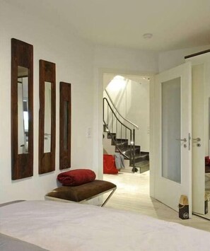 3 bedrooms, desk, iron/ironing board, travel crib