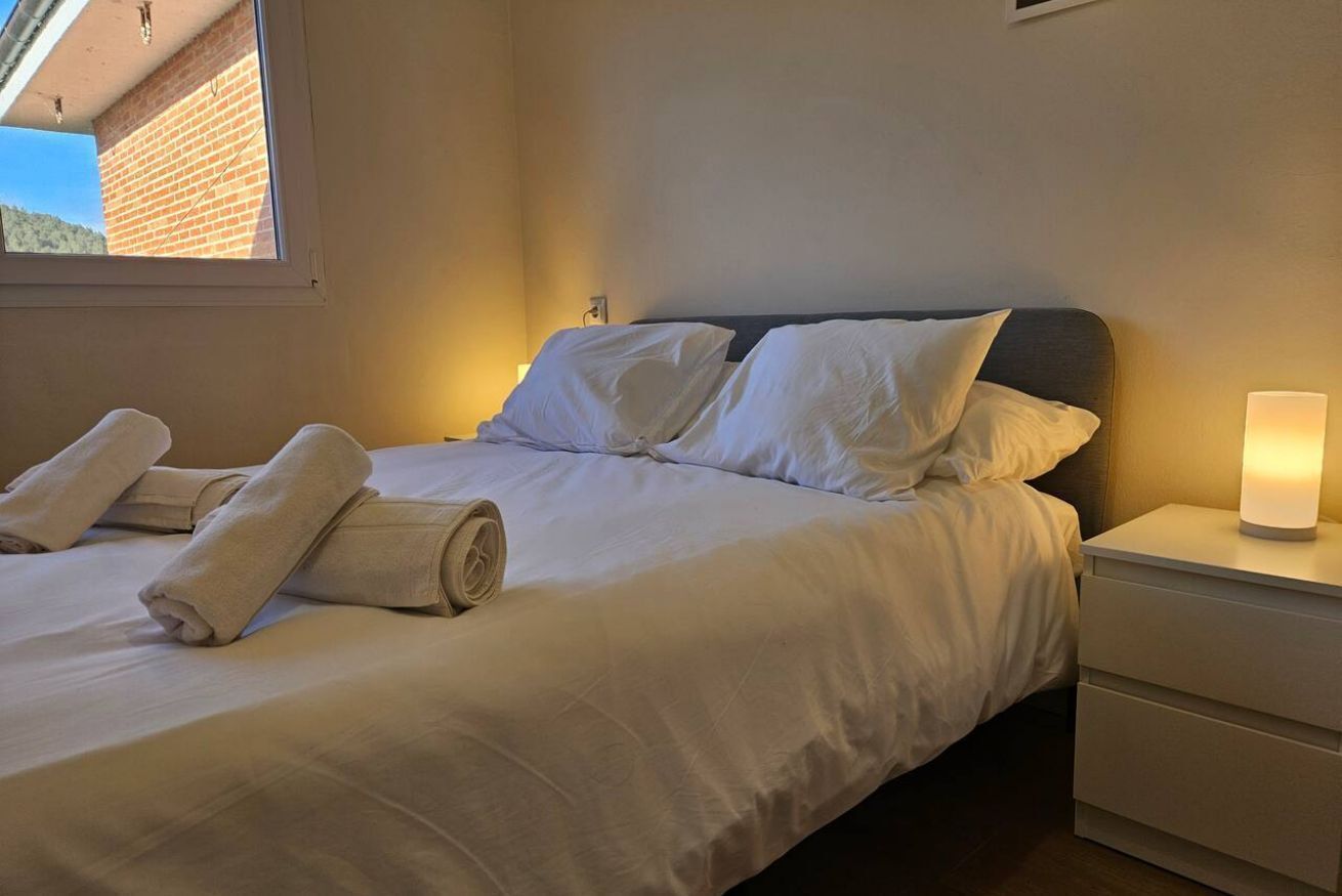 1 dormitorio, tabla de planchar con plancha, cuna de viaje y wifi gratis