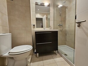 Bruser, hårtørrer, håndklæder