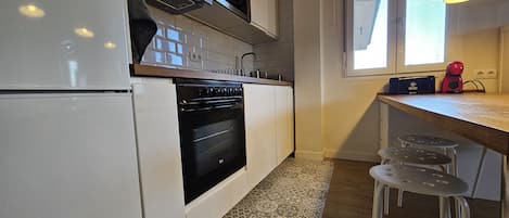 Frigorifero, microonde, forno, lavastoviglie