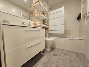 Shower, hair dryer, towels