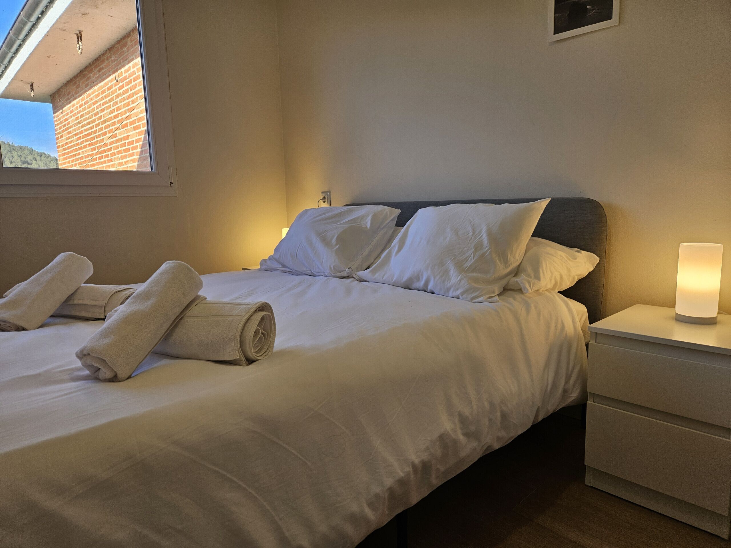 1 dormitorio, tabla de planchar con plancha, cuna de viaje y wifi gratis