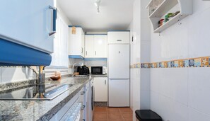 Fridge, microwave, oven, dishwasher - Amazing Sea and Golf Course view 2BR, Parking Pool REF037 (Benalmádena)