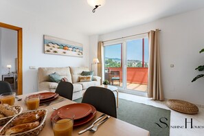 Dining - Amazing Sea and Golf Course view 2BR, Parking Pool REF037 (Benalmádena)