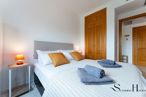 2 bedrooms, iron/ironing board, free WiFi, bed sheets - Amazing Sea and Golf Course view 2BR, Parking Pool REF037 (Benalmádena)
