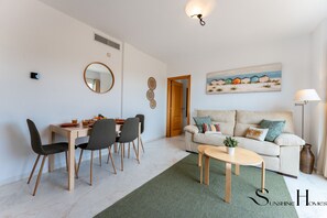 TV - Amazing Sea and Golf Course view 2BR, Parking Pool REF037 (Benalmádena)
