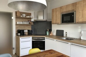 Kylsk�åp, mikrovågsugn, ugn och spishäll