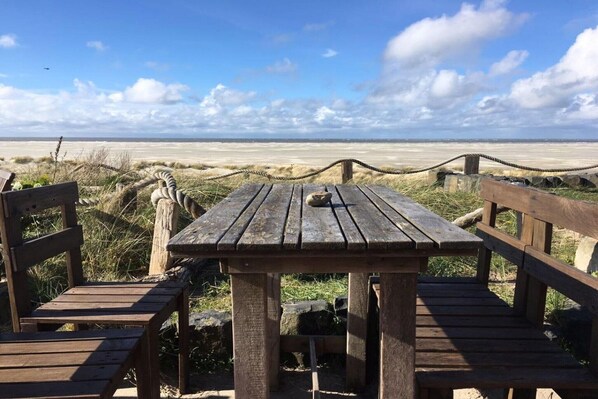 Outdoor dining - Holiday home near town center (Borkum)
