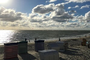 Beach - Holiday home near town center (Borkum)