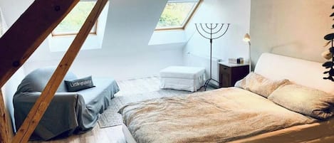 2 bedrooms, iron/ironing board, travel cot, free WiFi