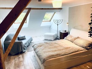 2 quartos, ferros/tábuas de passar roupa, Wi-Fi, roupa de cama
