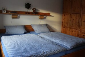 3 bedrooms, iron/ironing board, Internet