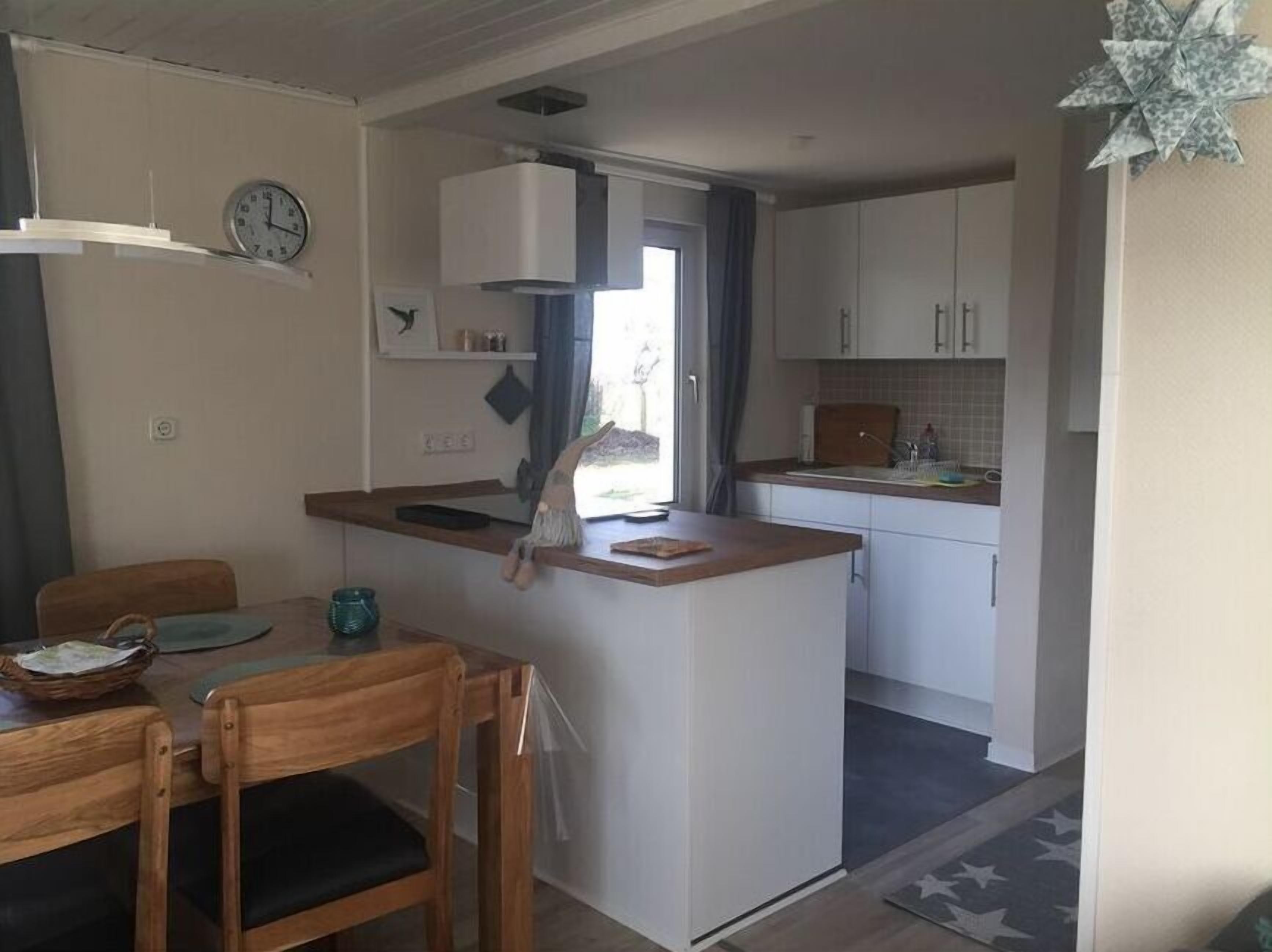 Fridge, stovetop, coffee/tea maker, toaster