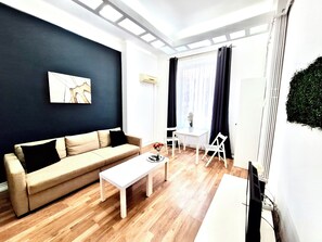 Apartment | Living area | 81-cm Smart TV with satellite channels, offices - Victoriei Old Town Apartment (Bucharest)