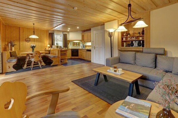 Smart TV, books, stereo - Waldhaus Sonnenberg Apartment 3 (Drachselsried)