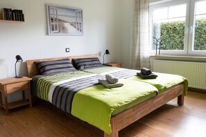 2 soveværelser, skrivebord, strygejern/strygebræt, weekendseng