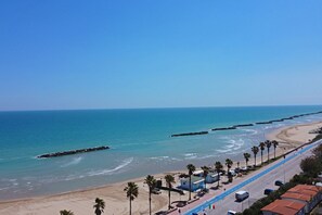 Unclassified image, 2 of 28, button