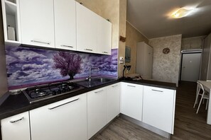 Fridge, microwave, oven, dishwasher