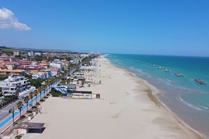 Unclassified image, 4 of 28, button