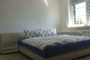 1 bedroom, internet, bed sheets