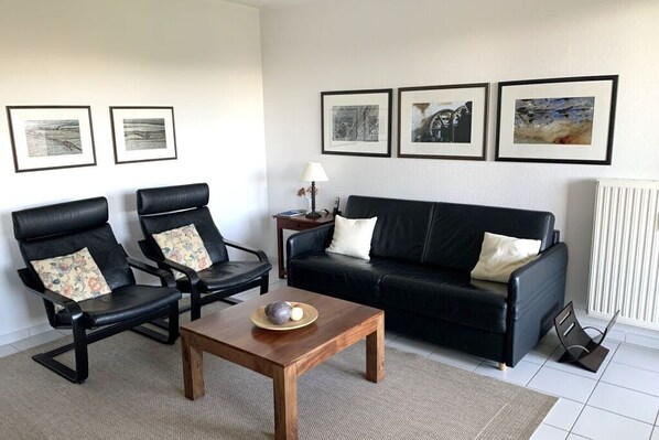 تلفزيون ذكي، مشغل دي في دي، تنس طاولة، كُتُب