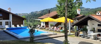 House 10 Hochstein Comfortable holiday residence
