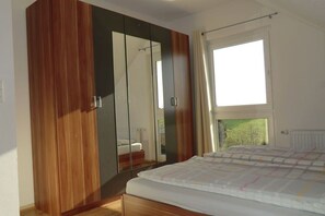 1 bedroom, iron/ironing board, internet, bed sheets