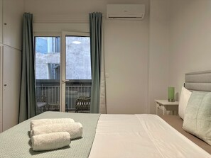 2 bedrooms, iron/ironing board, WiFi, bed sheets - P4 - Brand new Chic apartment (Athens)