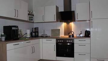 Refrigerador, horno, placa de cocina, lavavajillas