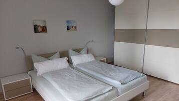 1 Schlafzimmer, Reisekinderbett, kostenloses WLAN, Bettwäsche