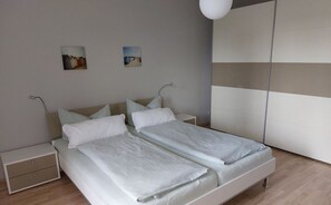 1 bedroom, travel cot, free WiFi, bed sheets - Bender am Burgwald Comfortable holiday residence (Münchhausen)