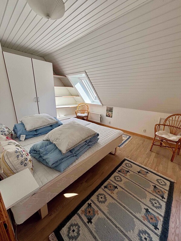 4 bedrooms, iron/ironing board, free WiFi