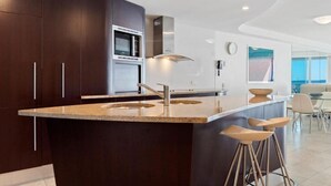 Private kitchen - Sirocco 903 Oceanfront Luxury Sub-Penthouse (Mooloolaba)