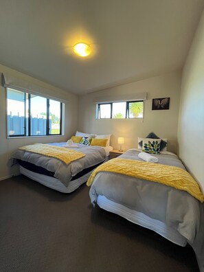 2 bedrooms, iron/ironing board, free WiFi, bed sheets