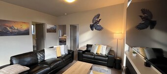 Spa, mountain views and a gas fireplace 