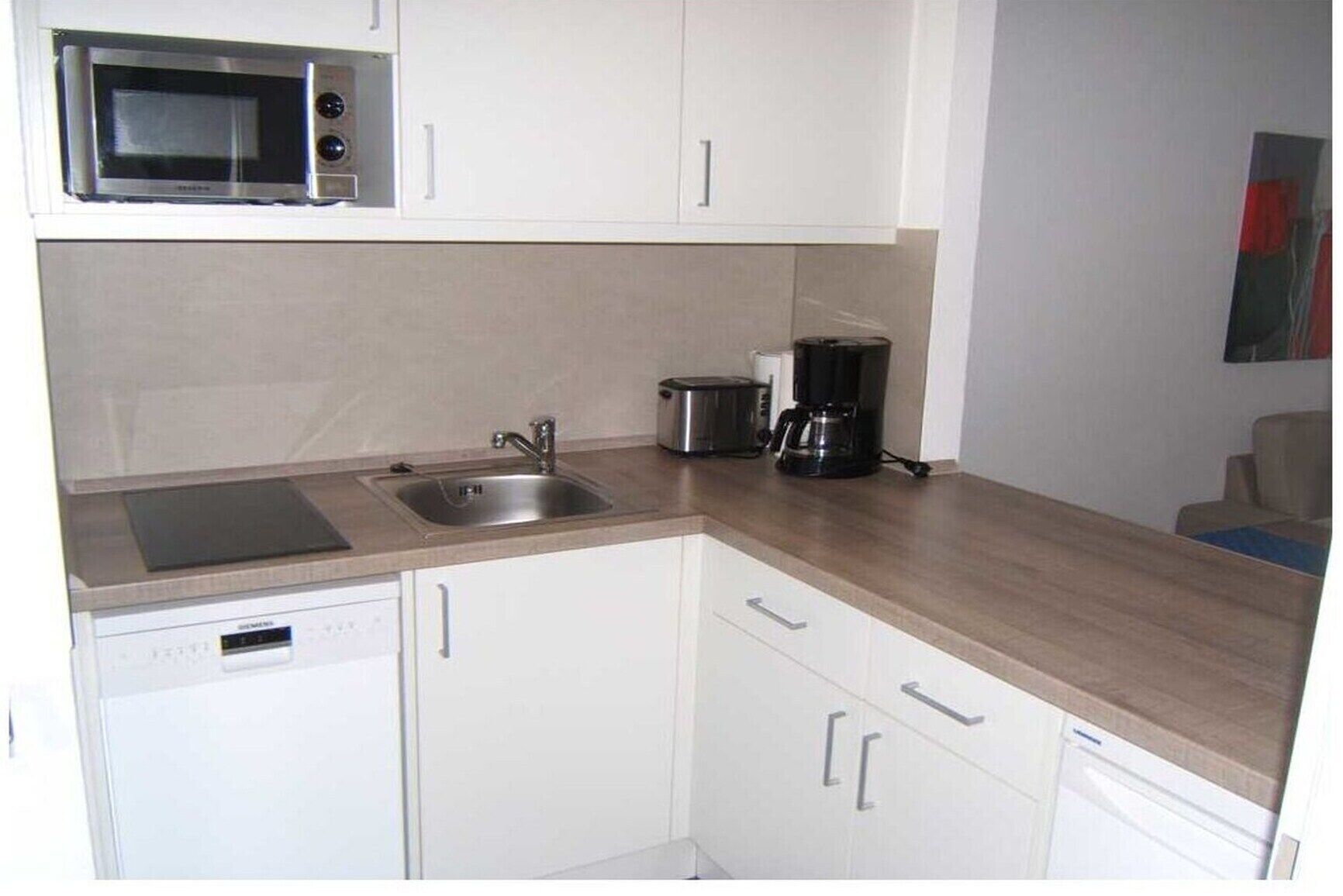 Geladeira, micro-ondas, cooktop, lava-louças