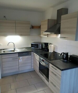 Fridge, microwave, oven, stovetop - “Seagull Street” 21 | Merchant (Horumersiel)