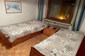 4 chambres, fer et planche à repasser, accès Internet